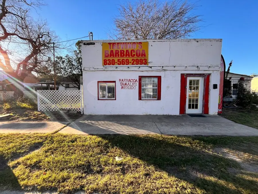 516 Commerce Street, Pleasanton, TX 78064 - Image #2