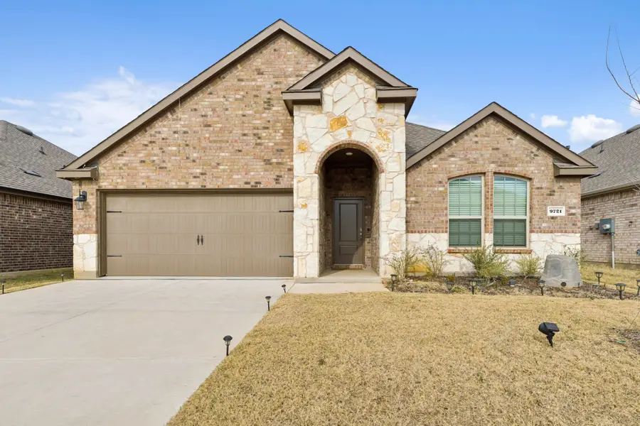 9721 Tinsley Street, Aubrey, TX 76227 - #2