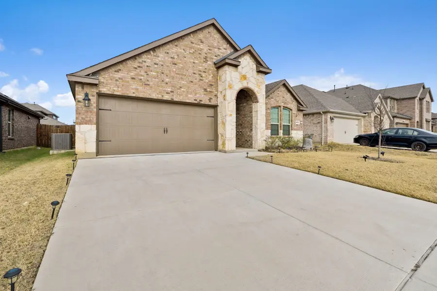 9721 Tinsley Street, Aubrey, TX 76227 - #3