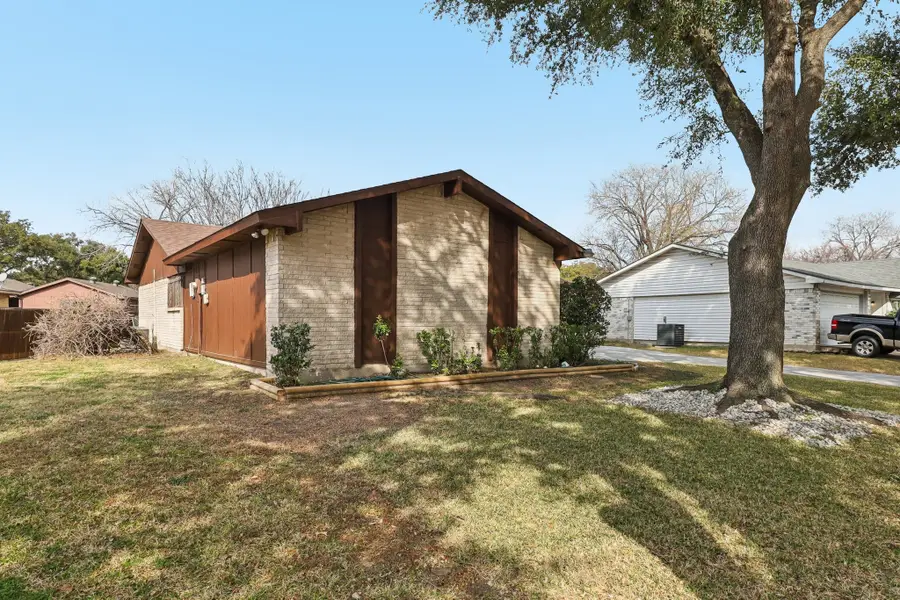326 E Ferndale Lane, Grand Prairie, TX 75052 - #2