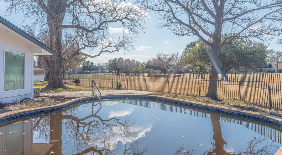 3640 Brookhaven Club Drive, Farmers Branch, TX 75234 - Image #2