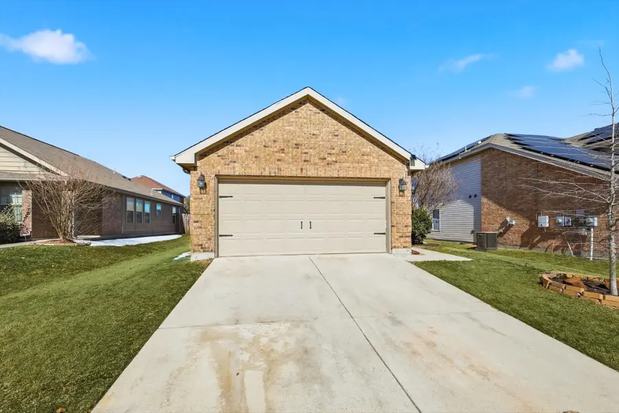 712 Rio Bravo Drive, Fort Worth, TX 76052 - Image #2