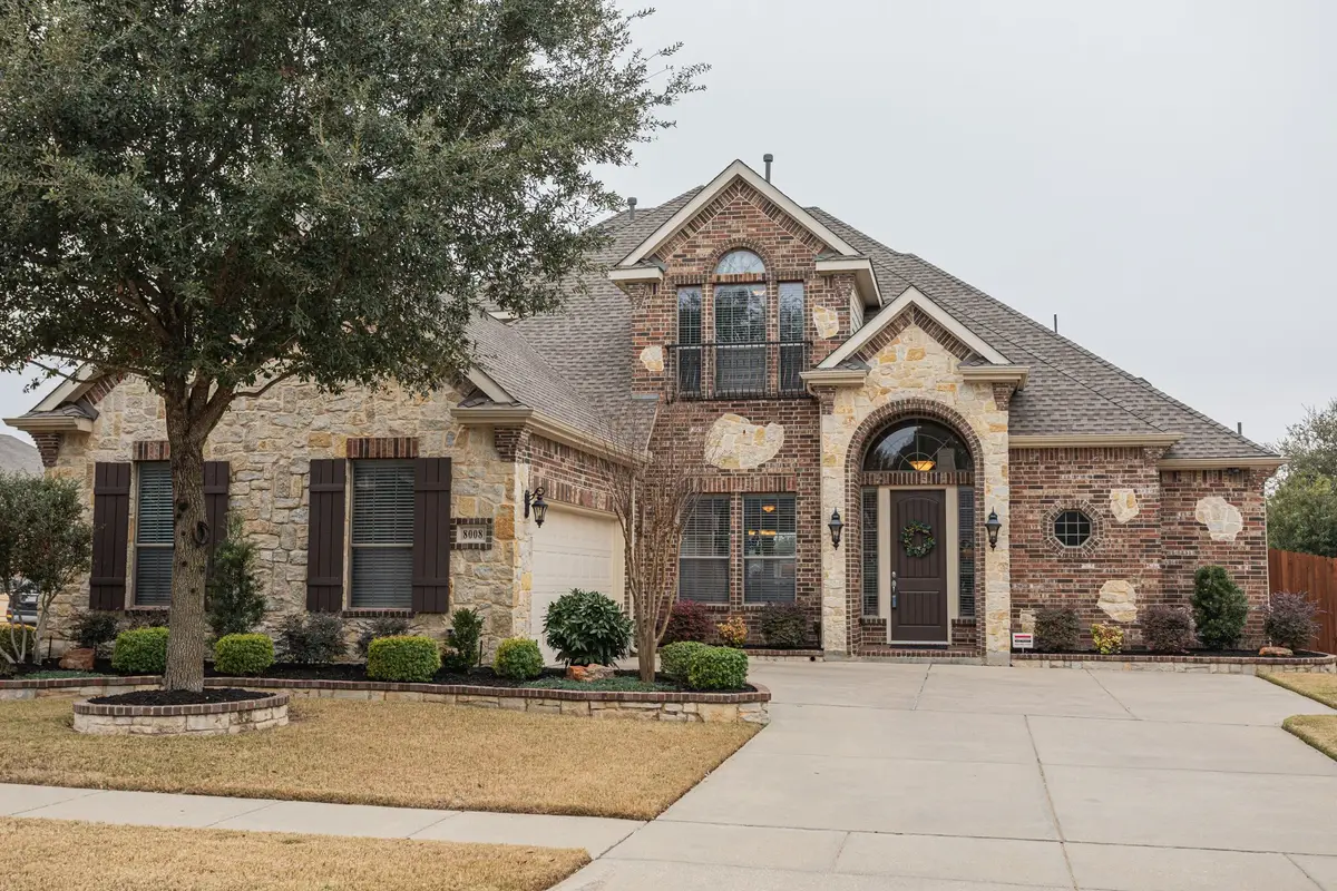 8008 Comstock Drive, Arlington, TX 76001 - Image #1