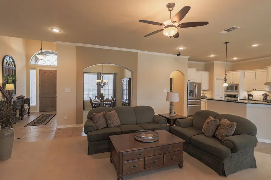 8008 Comstock Drive, Arlington, TX 76001 - Image #2