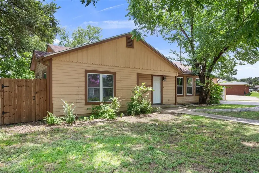 102 E Southland Avenue, Marlin, TX 76661 - #3