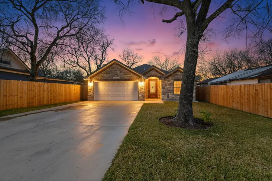 1006 W Brown Street, Ennis, TX 75119 - #2