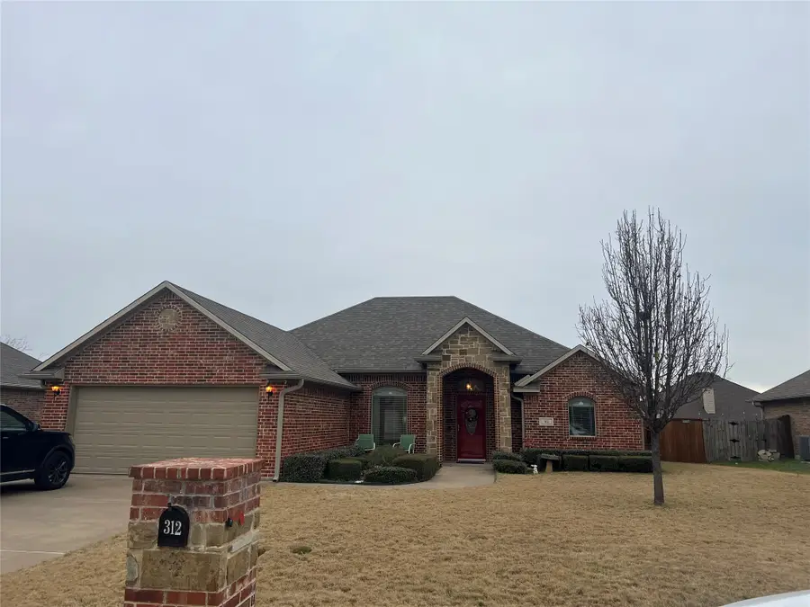 312 W Mcafee Drive, Mabank, TX 75147 - Image #3