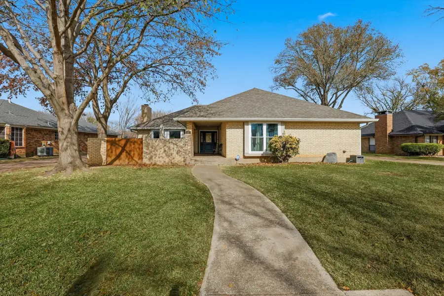 1105 Meadow Crest Lane, Mansfield, TX 76063 - Image #2