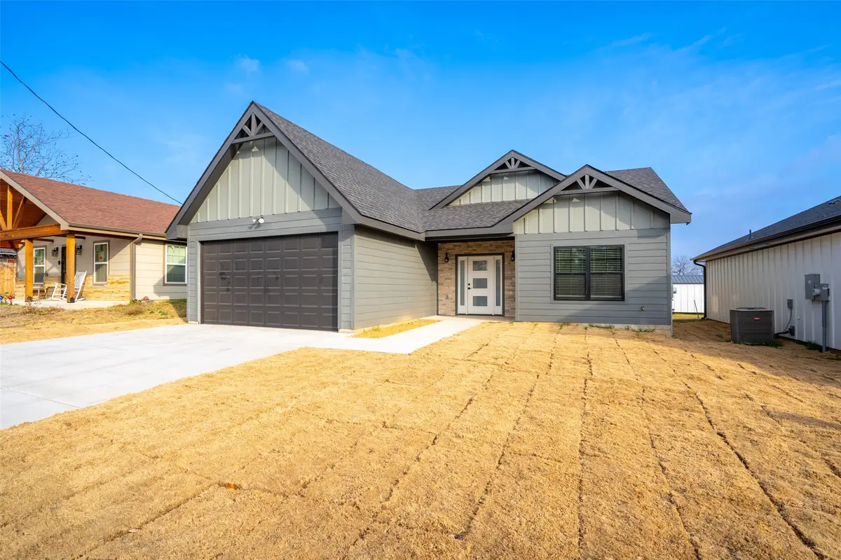 350 E Travis Street, Dublin, TX 76446 - #1