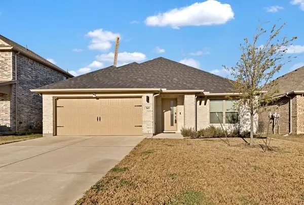 505 Hazeltine Road, Red Oak, TX 75154