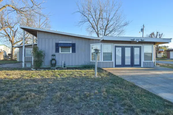 300 N Shore, Brady, TX 76825