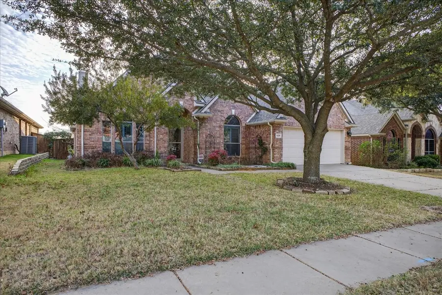 829 Greenwood Drive, Burleson, TX 76028 - Image #2