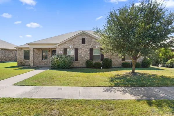 704 Snowy Orchid Lane, DeSoto, TX 75115