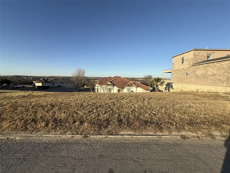 7705 Lakeview Circle, Fort Worth, TX 76179 - Image #2