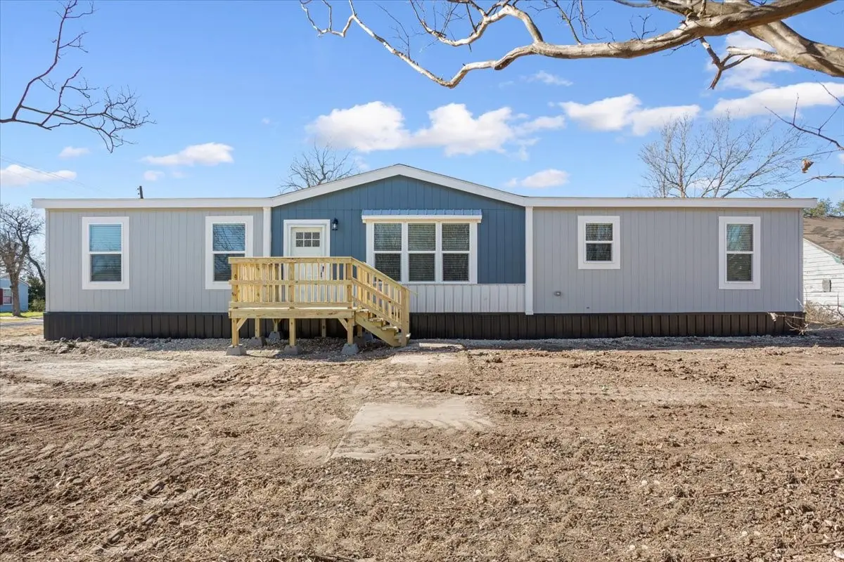 201 N Carpenter Street, Mart, TX 76664 - #1