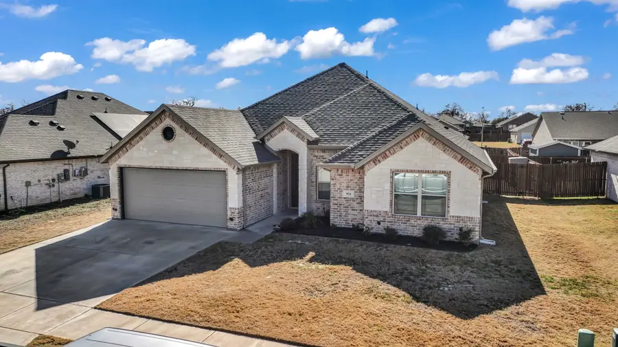 924 E 5th Street, Springtown, TX 76082 - #3