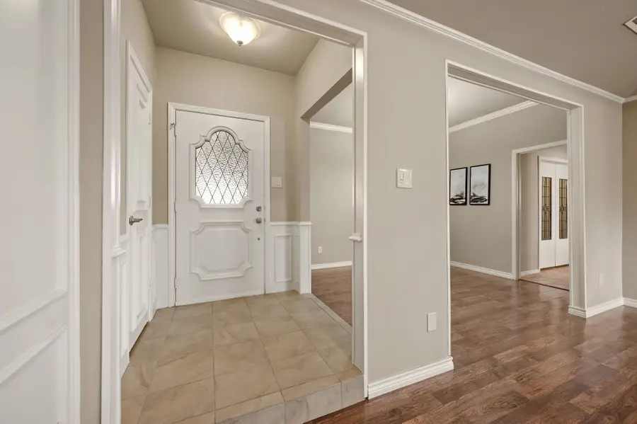 133 Springhill Drive, Hurst, TX 76054 - Image #3