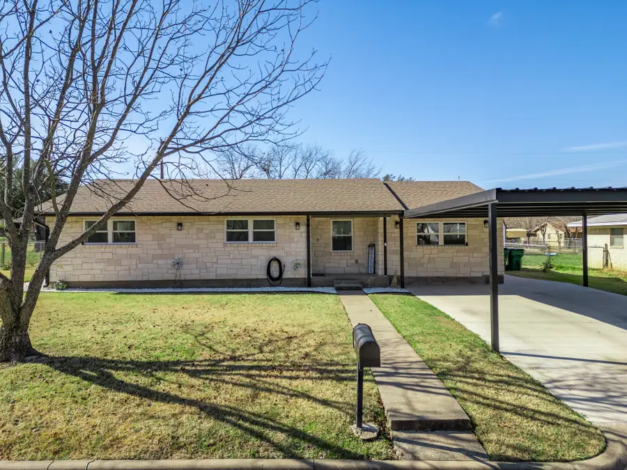 911 S Avenue M Avenue, Clifton, TX 76634 - Image #3