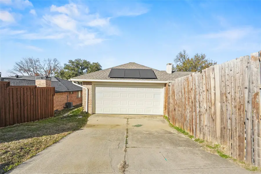 1614 Chesterfield Drive, Carrollton, TX 75007 - Image #2