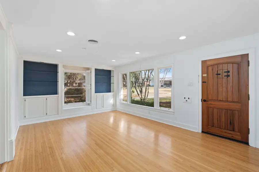 2129 Elmwood Boulevard, Dallas, TX 75224 - Image #2