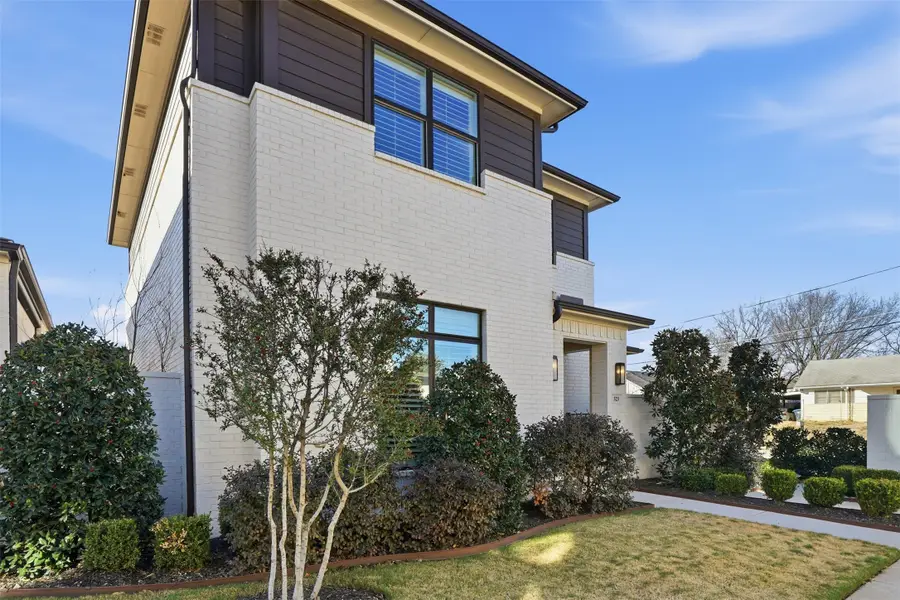 323 Sunset Lane, Fort Worth, TX 76114 - Image #2