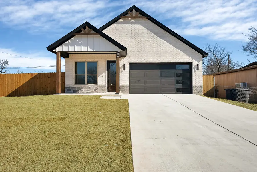 3401 S Hughes Avenue, Fort Worth, TX 76119 - #2