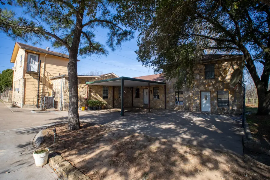 1025 S Belknap Street, Mexia, TX 76667 - Image #2