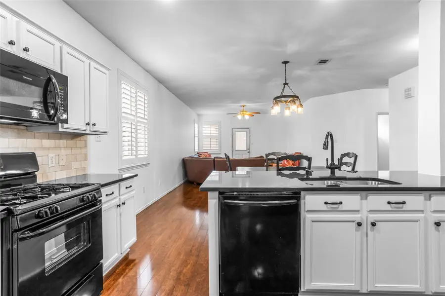 808 Dunkirk Lane, Arlington, TX 76017 - Image #3