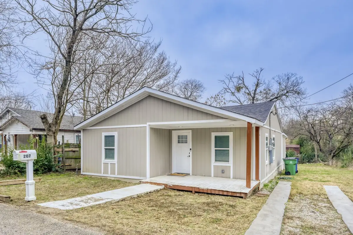 207 Young Street, Waxahachie, TX 75165 - Image #1
