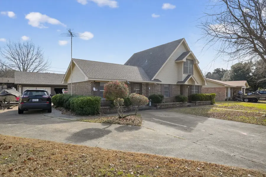 1604 Lyndale Drive, Ennis, TX 75119 - Image #3