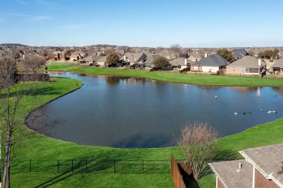 5712 Meadowglen Drive, Justin Roanoke, TX 76226 - Image #2