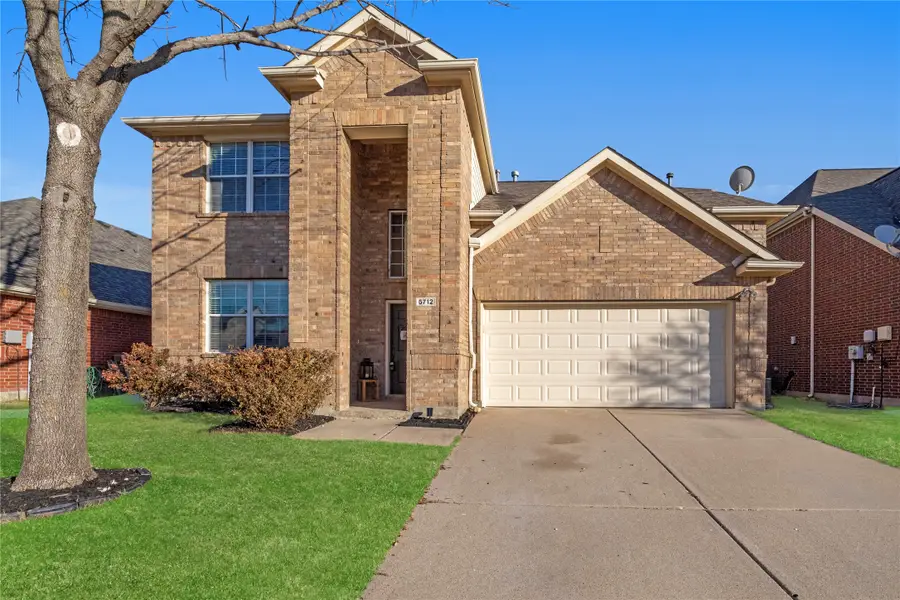 5712 Meadowglen Drive, Justin Roanoke, TX 76226 - Image #3