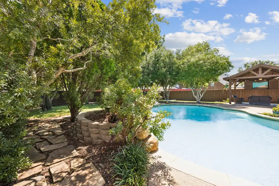 823 Patricia Drive, Allen, TX 75002 - Image #3