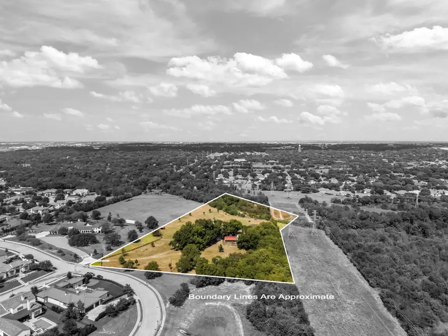 8317 Marys Creek Drive, Benbrook, TX 76116 - Image #2