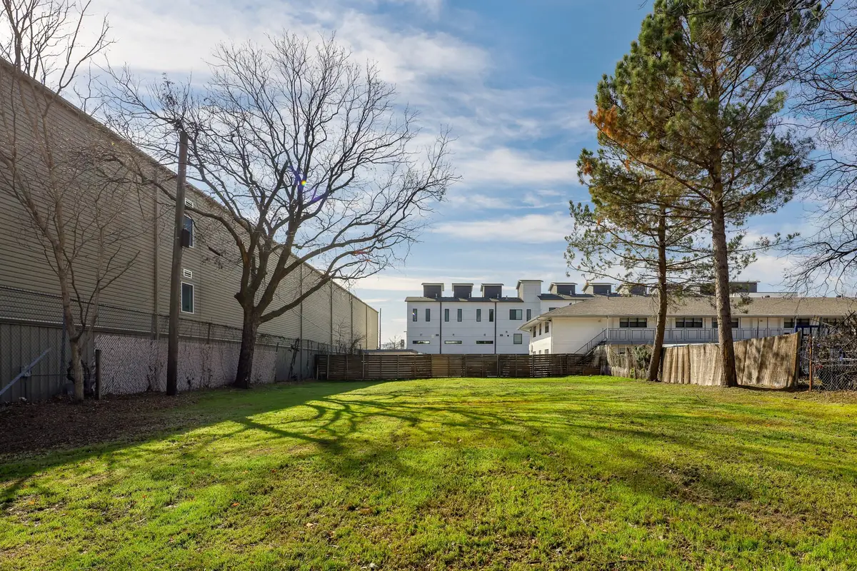 1725 N Prairie Avenue, Dallas, TX 75204 - Image #1