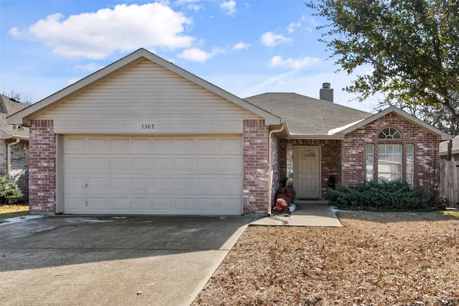 1307 Hidden Oaks Drive, Mansfield, TX 76063 - Image #2