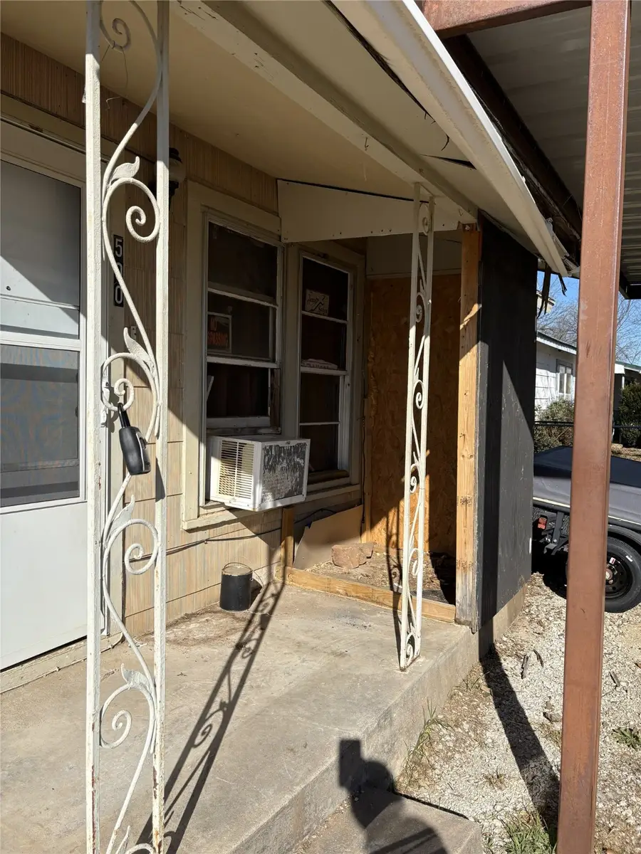 500 N Victory Street, Graham, TX 76450 - Image #2