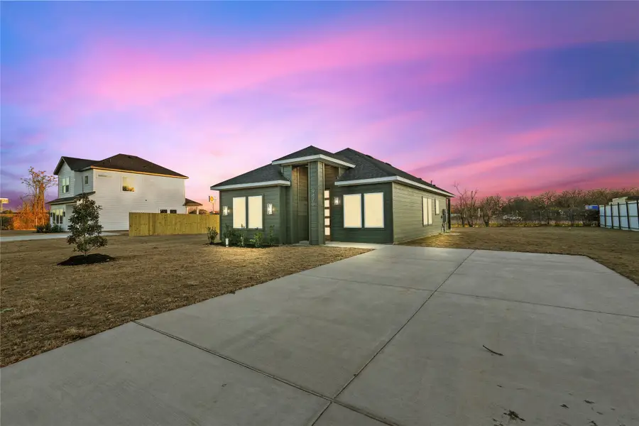 9470 Sandyland Boulevard, Dallas, TX 75217 - #2