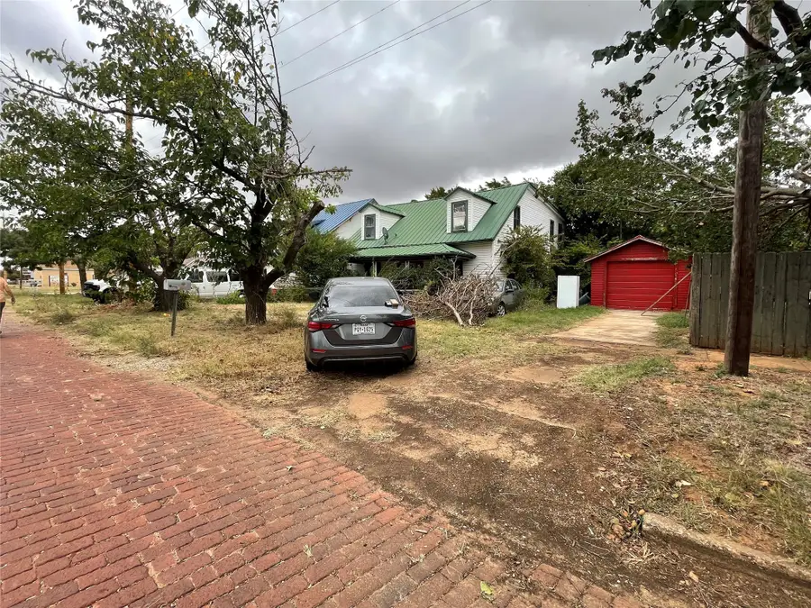 408 N Wichita Street, Electra, TX 76360 - #3