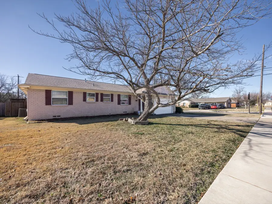 2904 Mark Twain Drive, Farmers Branch, TX 75234 - Image #3