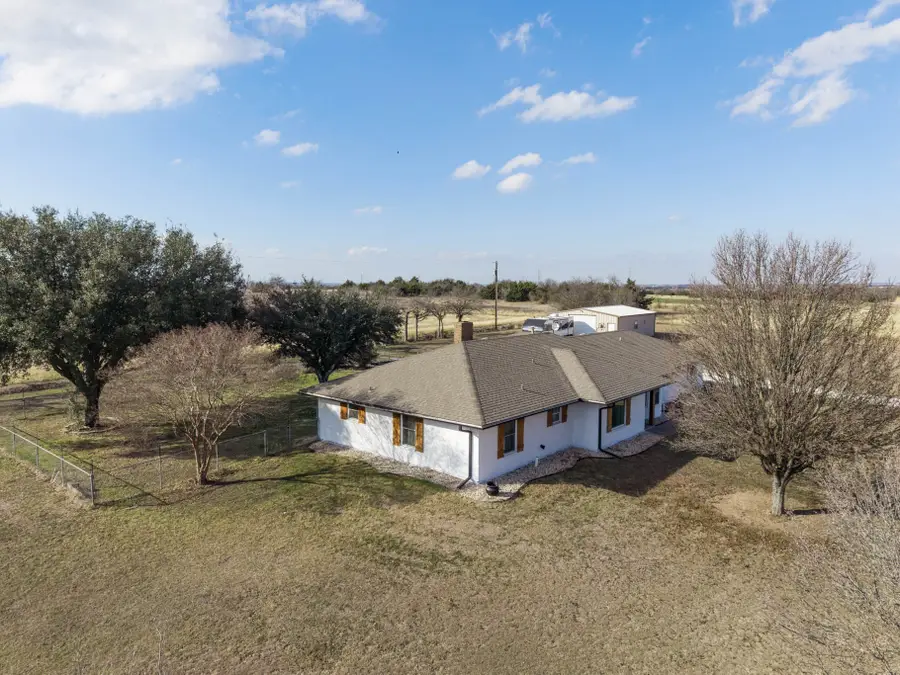 411 N Willie Nelson Road, Abbott, TX 76621 - Image #2