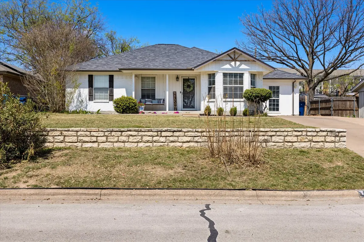 1709 W Doyle Street, Granbury, TX 76048 - #1