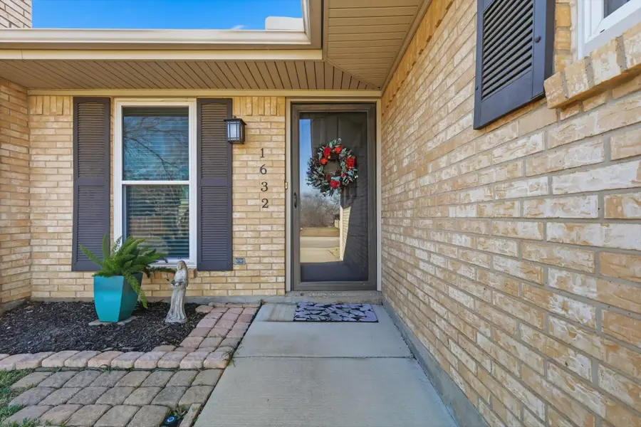 1632 Juniper Lane, Lewisville, TX 75077 - Image #2