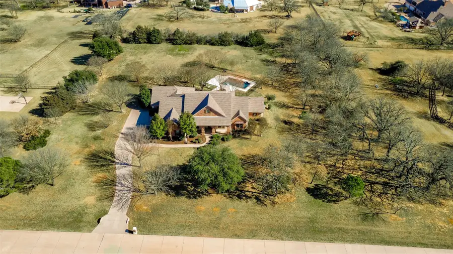 326 W Hickory Ridge Circle, Argyle, TX 76226 - Image #3