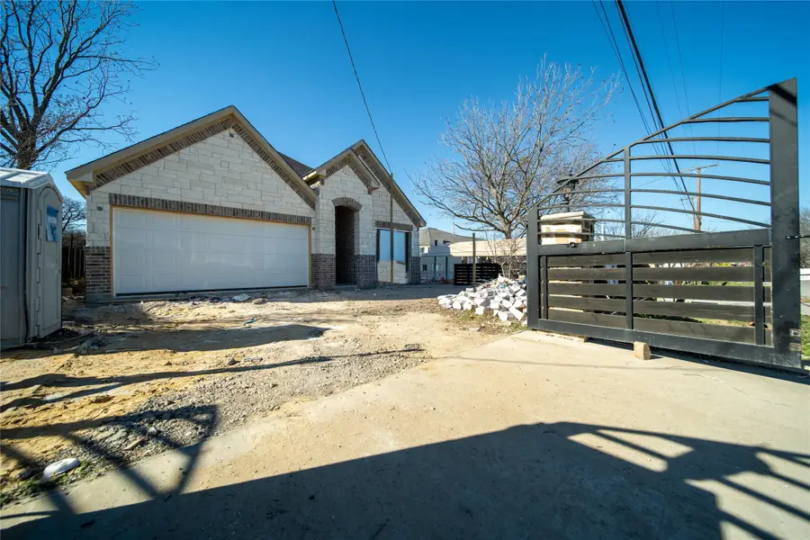 2215 Crystal Drive, Balch Springs, TX 75180 - Image #3