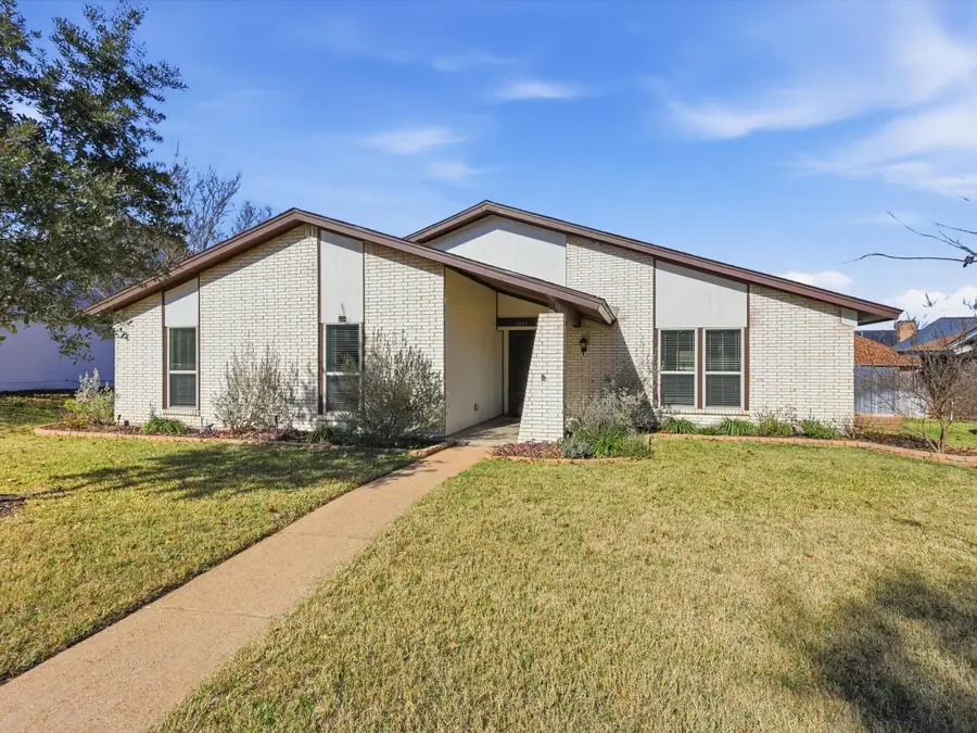 2011 Clearfield Circle, Richardson, TX 75081 - Image #2