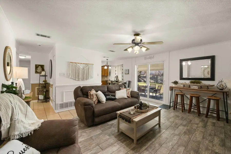 137 N Jessup Street, Alvarado, TX 76009 - #3