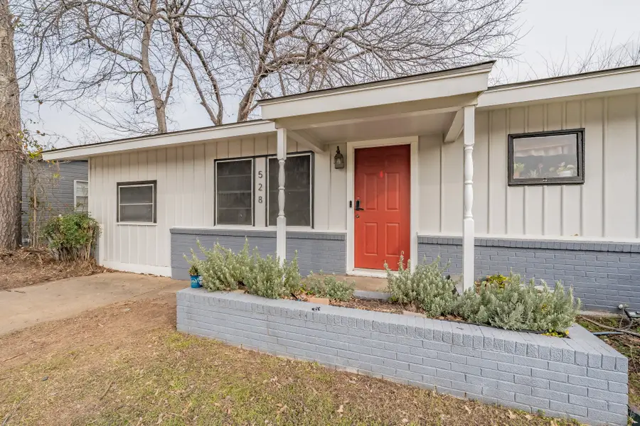 528 Buena Vista Drive, Hurst, TX 76053 - Image #2