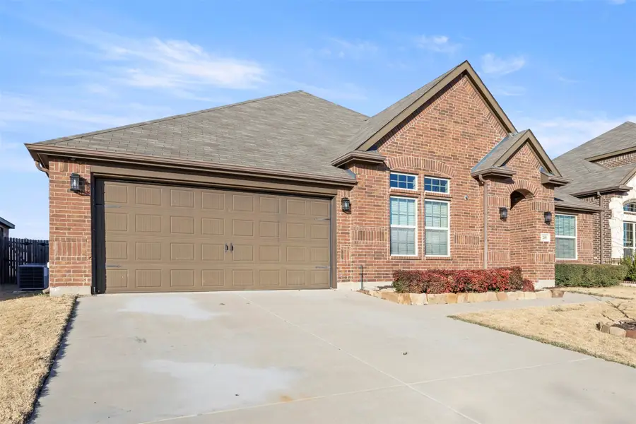 268 Hilltop Drive, Justin, TX 76247 - Image #2