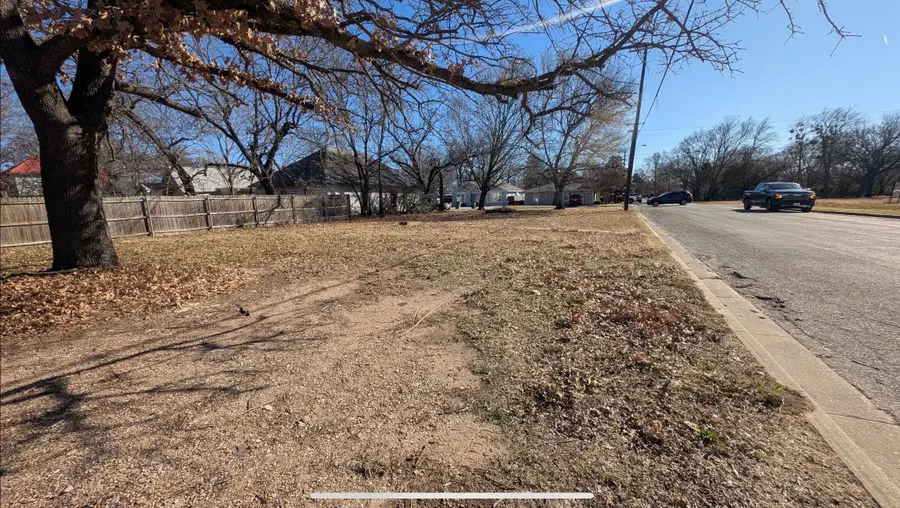 101 E Wilson Avenue, Sherman, TX 75090 - #2